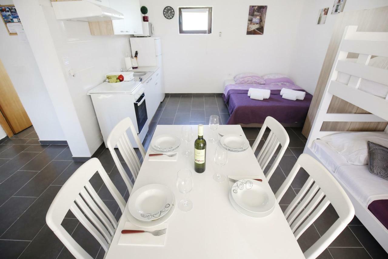House On The Beach Tin Privlaka  Esterno foto