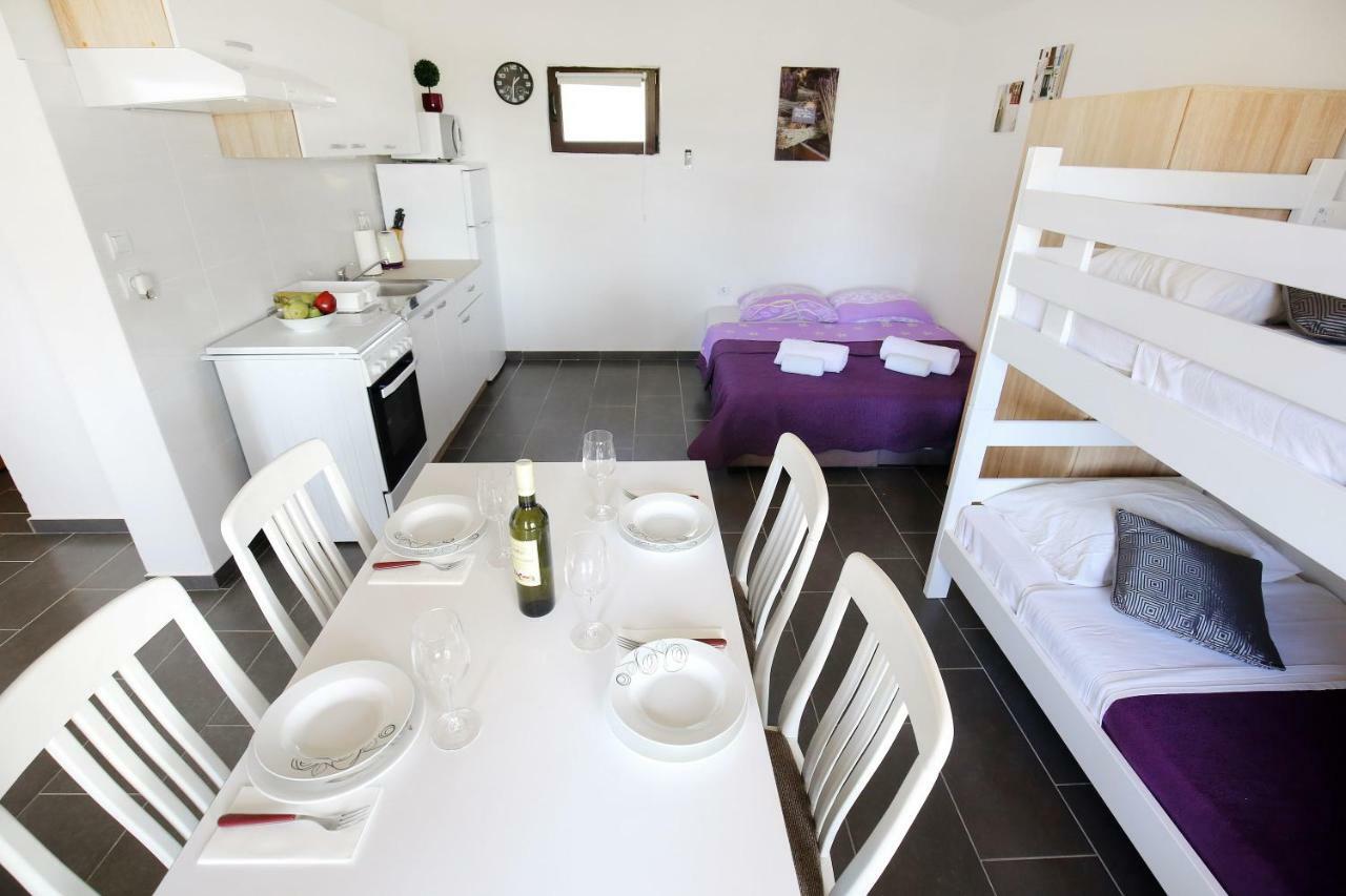 House On The Beach Tin Privlaka  Esterno foto